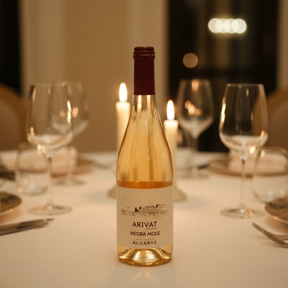 Rose wijn uit de Algarve van Casa Santos Lima op gedekte tafel